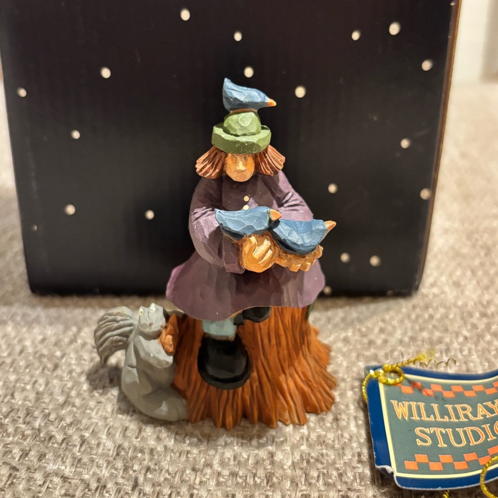 Williraye Studio WW2731 Children with Animals - Squirrel